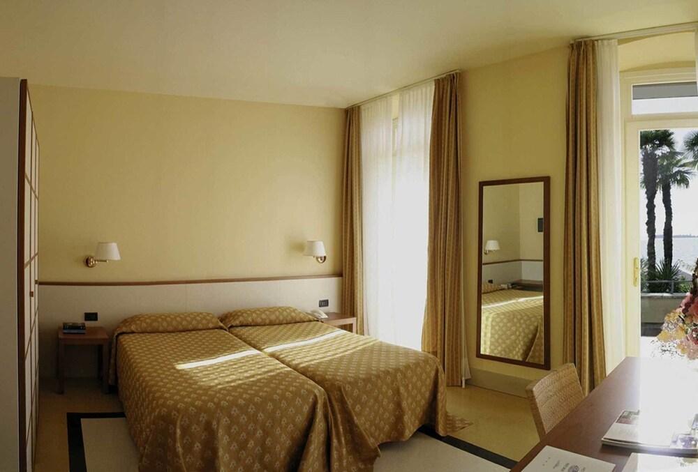 Hotel Monte Baldo E Villa Acquarone Gardone Riviera Buitenkant foto