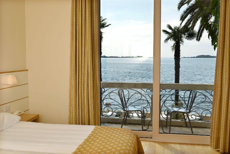 Hotel Monte Baldo E Villa Acquarone Gardone Riviera Buitenkant foto