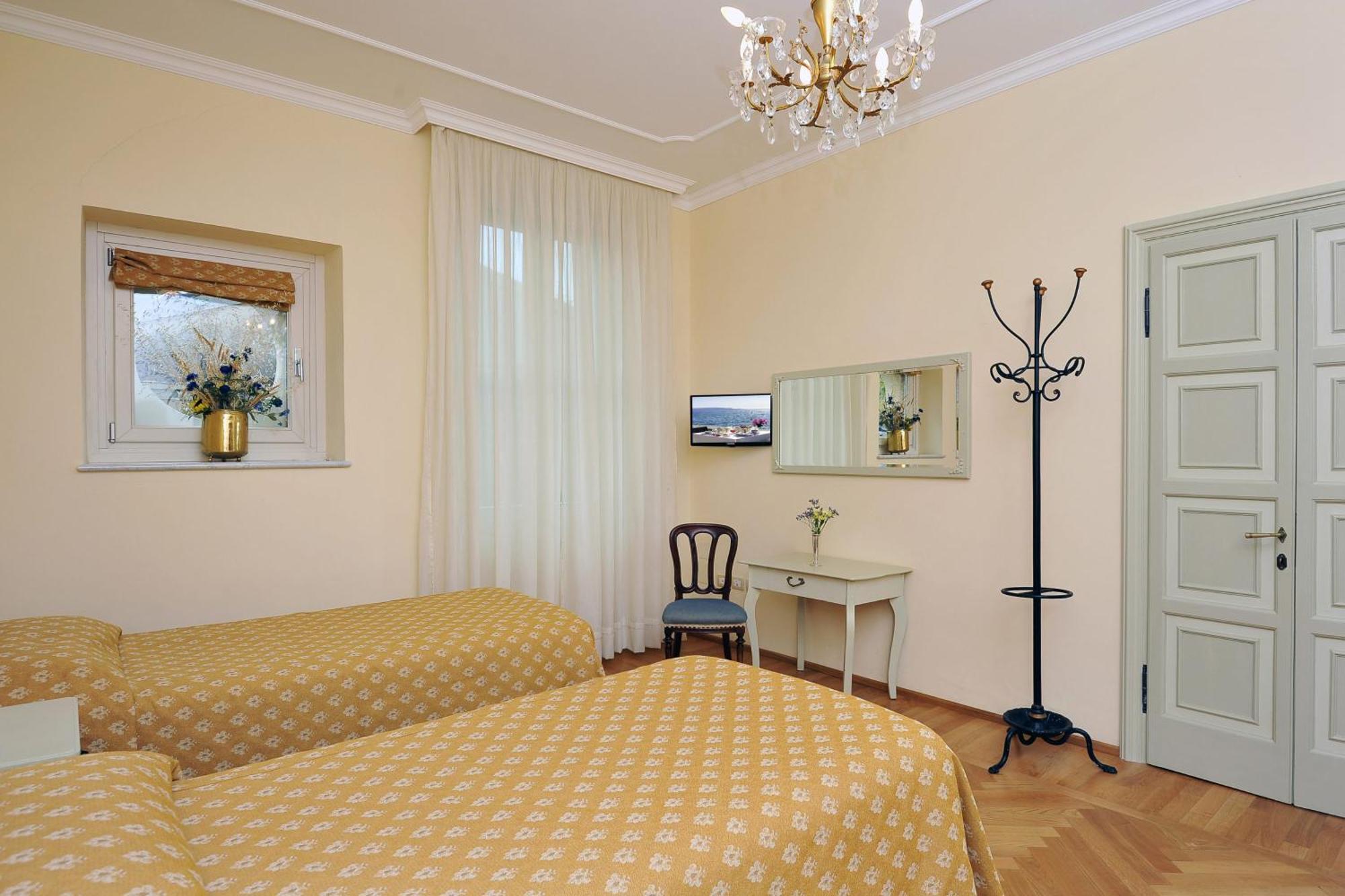 Hotel Monte Baldo E Villa Acquarone Gardone Riviera Kamer foto