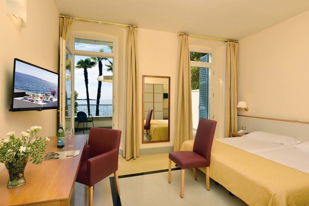 Hotel Monte Baldo E Villa Acquarone Gardone Riviera Buitenkant foto